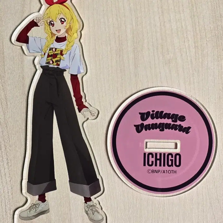 [BUNJANG] Village Vanguard Aikatsu Ichigo Acrylic Stand / 빌리지뱅가드 아이카츠 이치고 아크릴 스탠드
