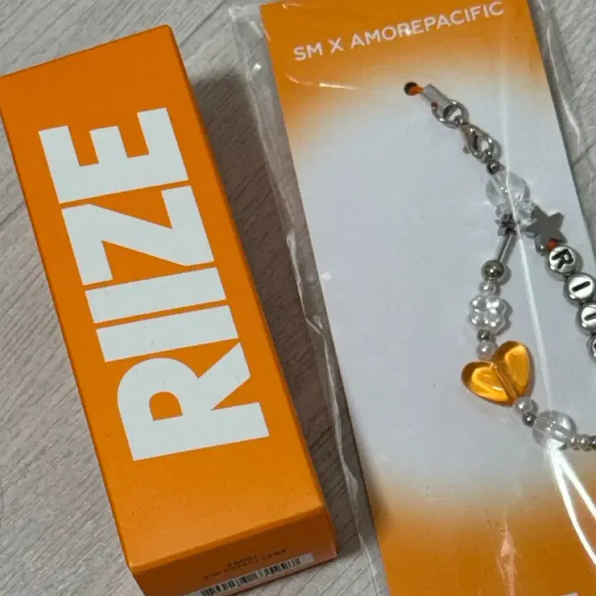[BUNJANG] RIIZE Lip Balm + Strap Set / 라이즈 립밤+스트랩