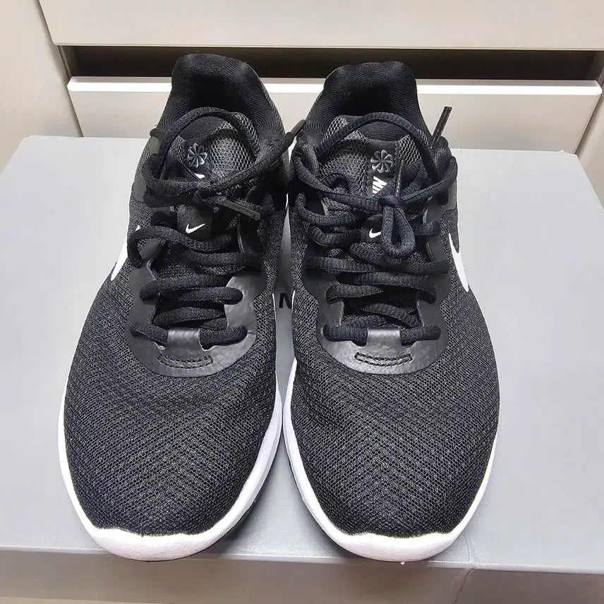[BUNJANG] Nike Revolution 6 Running Shoes - Black/White / 245나이키 레볼루션6 런닝화 -972