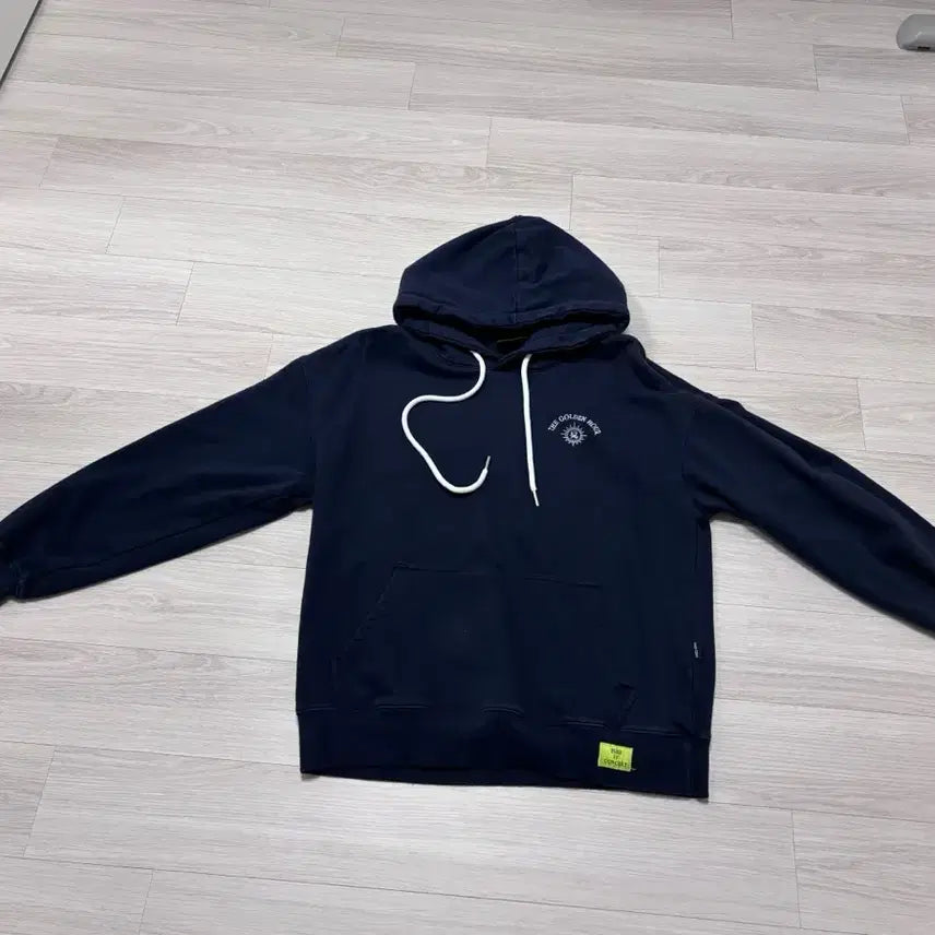 [BUNJANG] IU 2022 Golden Hour Concert Hoodie M Size / IU 아이유 2022 골든아워 콘서트 후드티 M사이즈