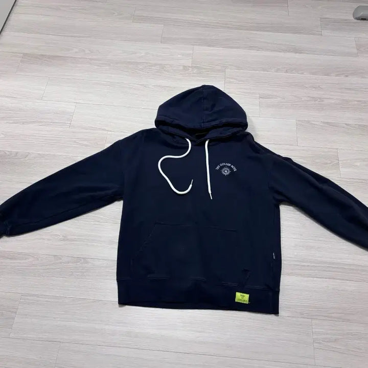 [BUNJANG] IU 2022 Golden Hour Concert Hoodie M Size / IU 아이유 2022 골든아워 콘서트 후드티 M사이즈