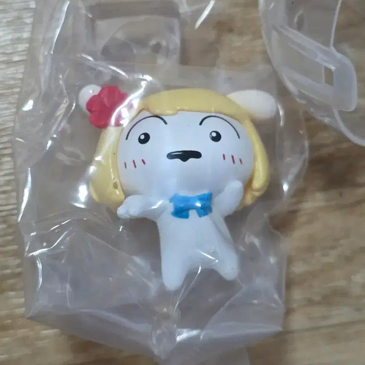 [BUNJANG] Crayon Shin-chan Gharu White Dog Gacha Figure / 짱구는 못말려 갸루 가챠(흰둥이)
