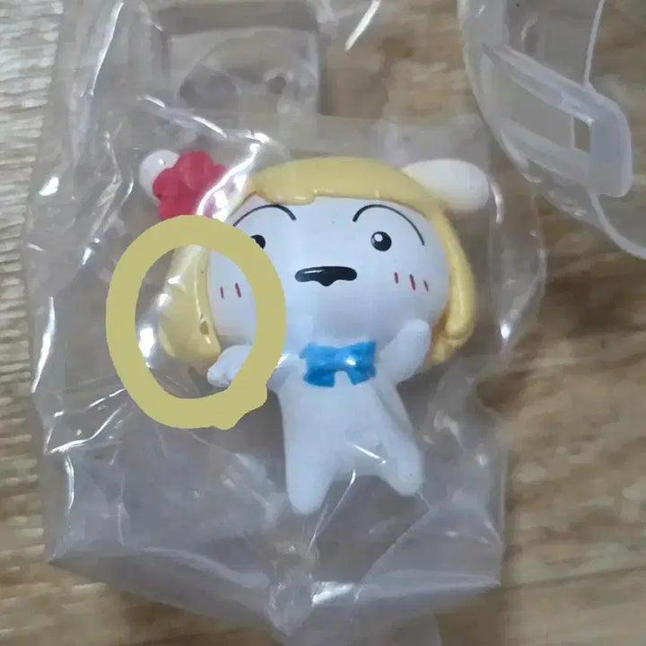 [BUNJANG] Crayon Shin-chan Gharu White Dog Gacha Figure / 짱구는 못말려 갸루 가챠(흰둥이)