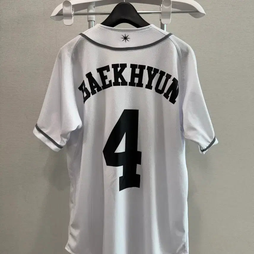 [BUNJANG] EXO Baekhyun Uniform M Size / 엑소 백현 유니폼 m사이즈
