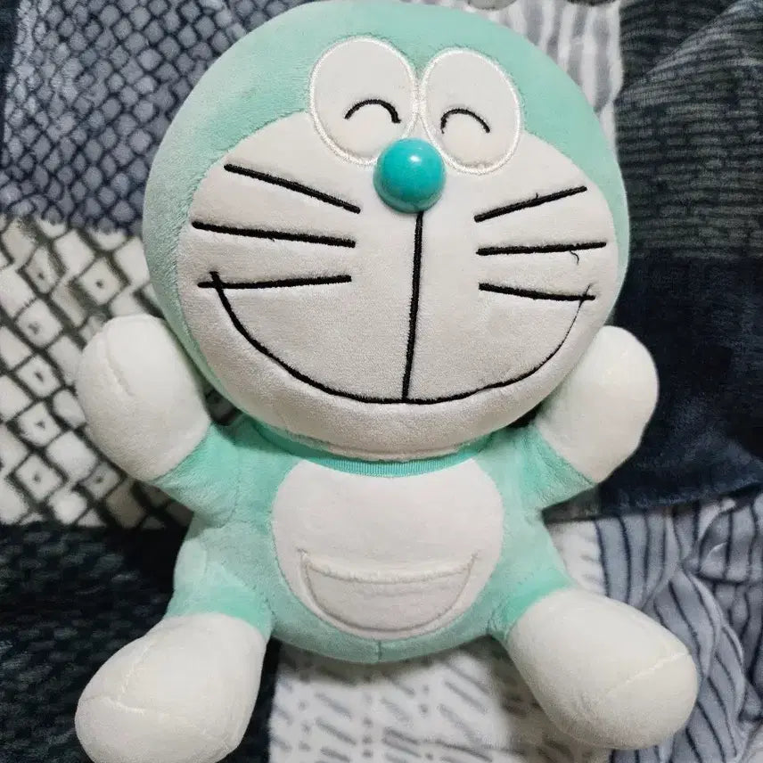 [BUNJANG] Doraemon Mint Plush Doll / 민트색 도라에몽 봉제인형.도라이몽