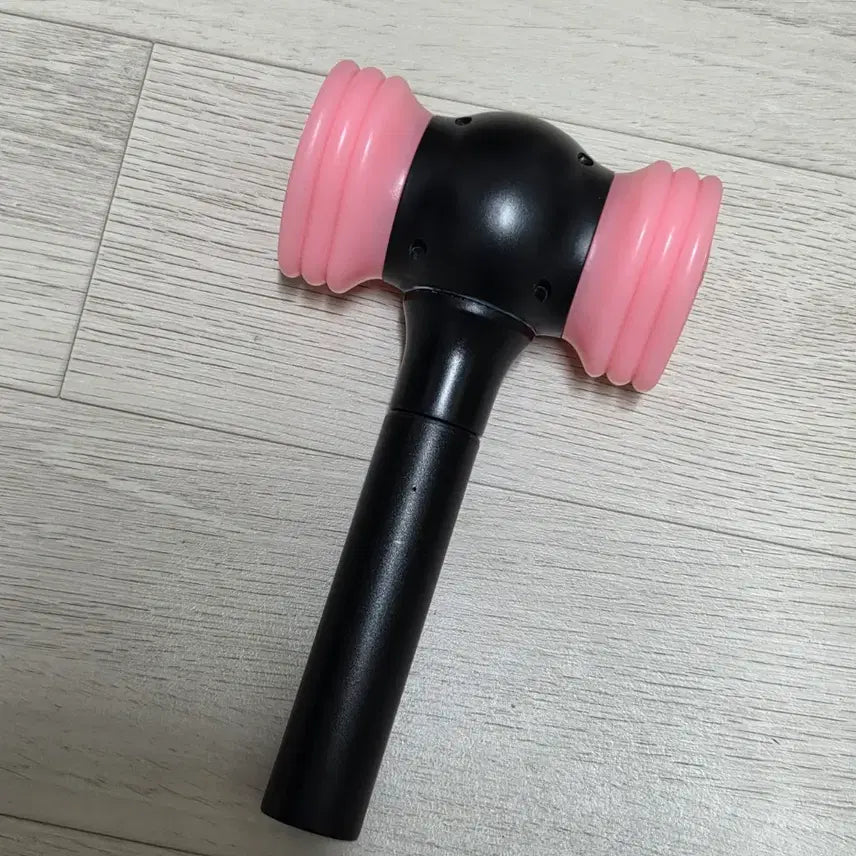 [BUNJANG] BLACKPINK "Bbyongbong" Shape Portable Charger / 블랙핑크 뿅봉 모양 보조배터리