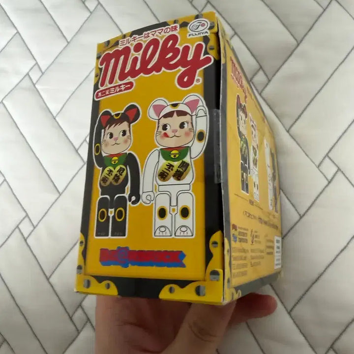 [BUNJANG] Fujiya Milky Peko Poko Maneki-neko BE@RBRICK Figure / 베어브릭 후지야 밀키 페코 포코 마네키네코