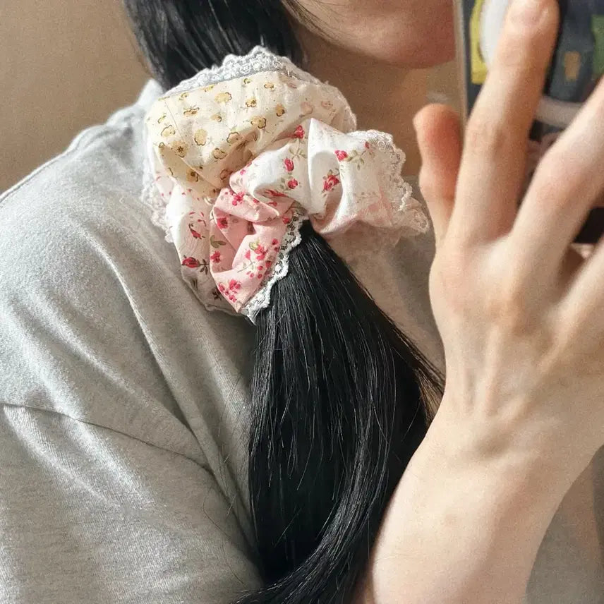 [BUNJANG] Lace Flower Scrunchie Hair Tie / 레이스 플라워 헤어 곱창밴드