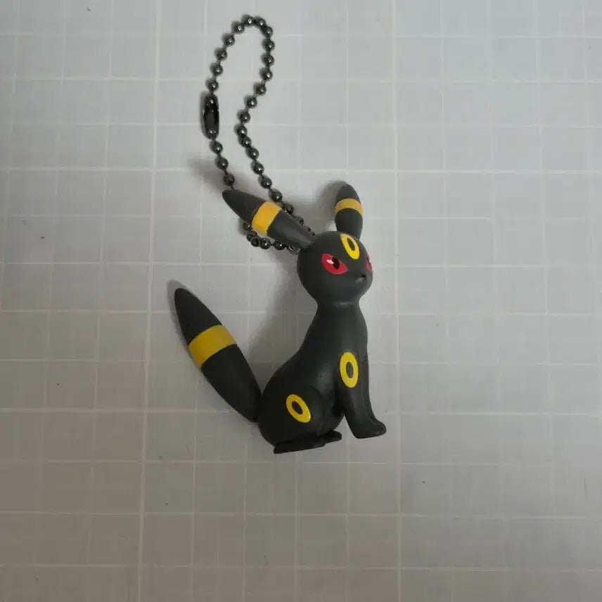 [BUNJANG] Pokemon Umbreon Glow-in-the-Dark Gacha Figure / 포켓몬 블래키 축광 야광 가챠