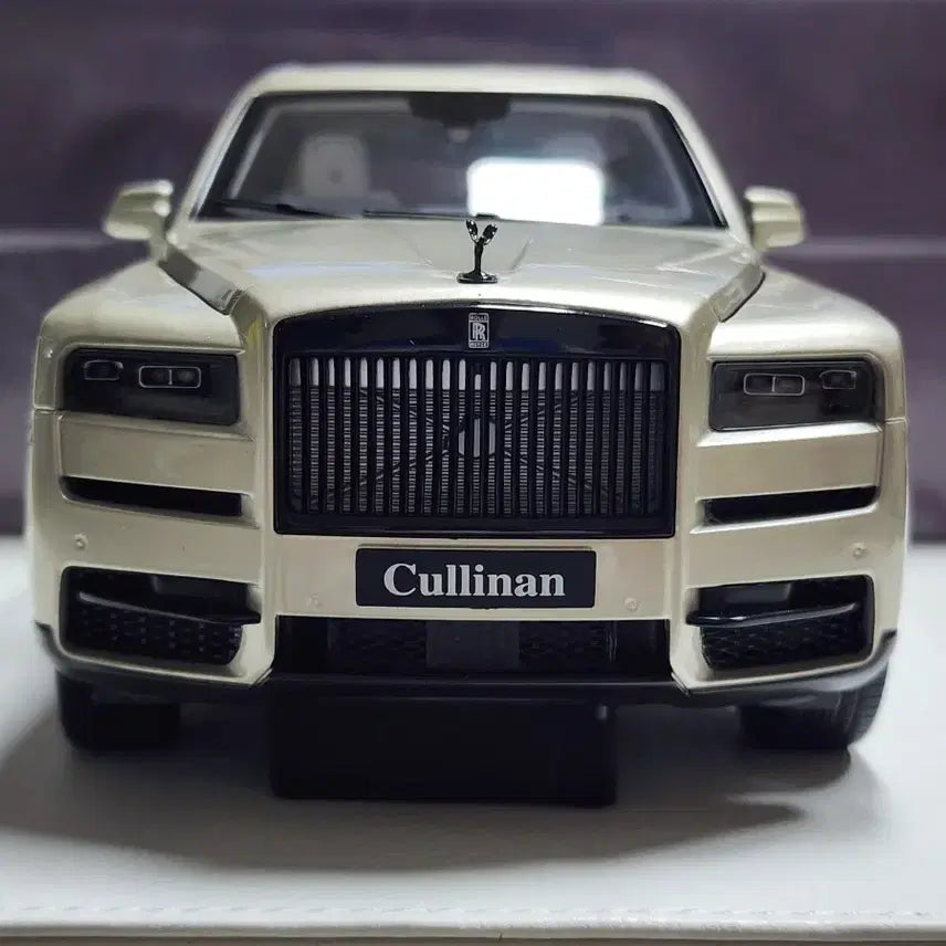 [BUNJANG] 1:18 Scale Keng Fai Rolls-Royce Cullinan Gold SUV Limited Edition (199 Units) Diecast Model / 1:18 켕파이 롤스로이스 컬리넌 골드 SUV 199대 한정판 다이캐스트