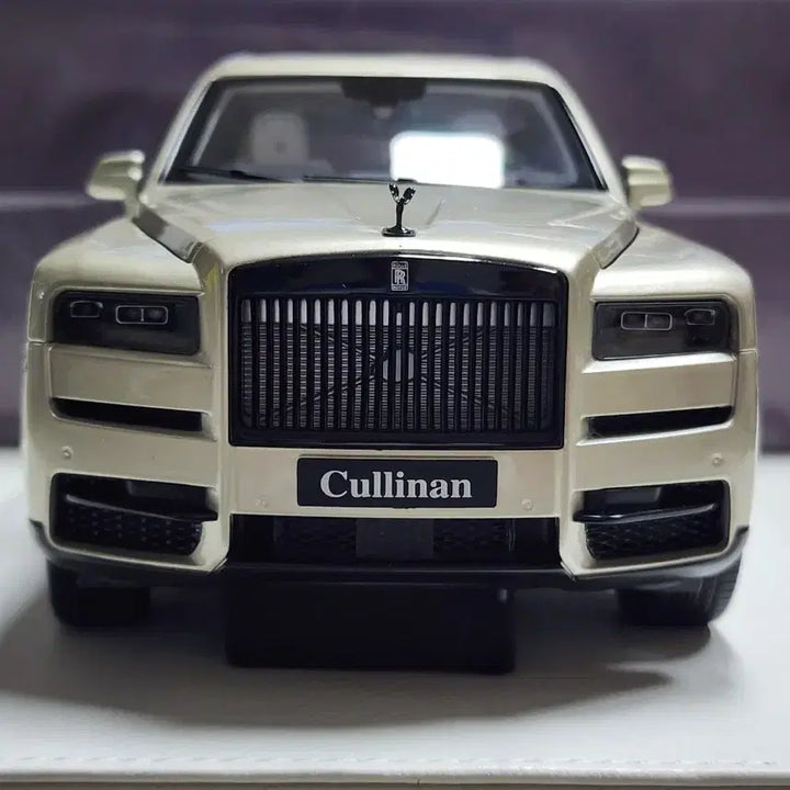 [BUNJANG] 1:18 Scale Keng Fai Rolls-Royce Cullinan Gold SUV Limited Edition (199 Units) Diecast Model / 1:18 켕파이 롤스로이스 컬리넌 골드 SUV 199대 한정판 다이캐스트
