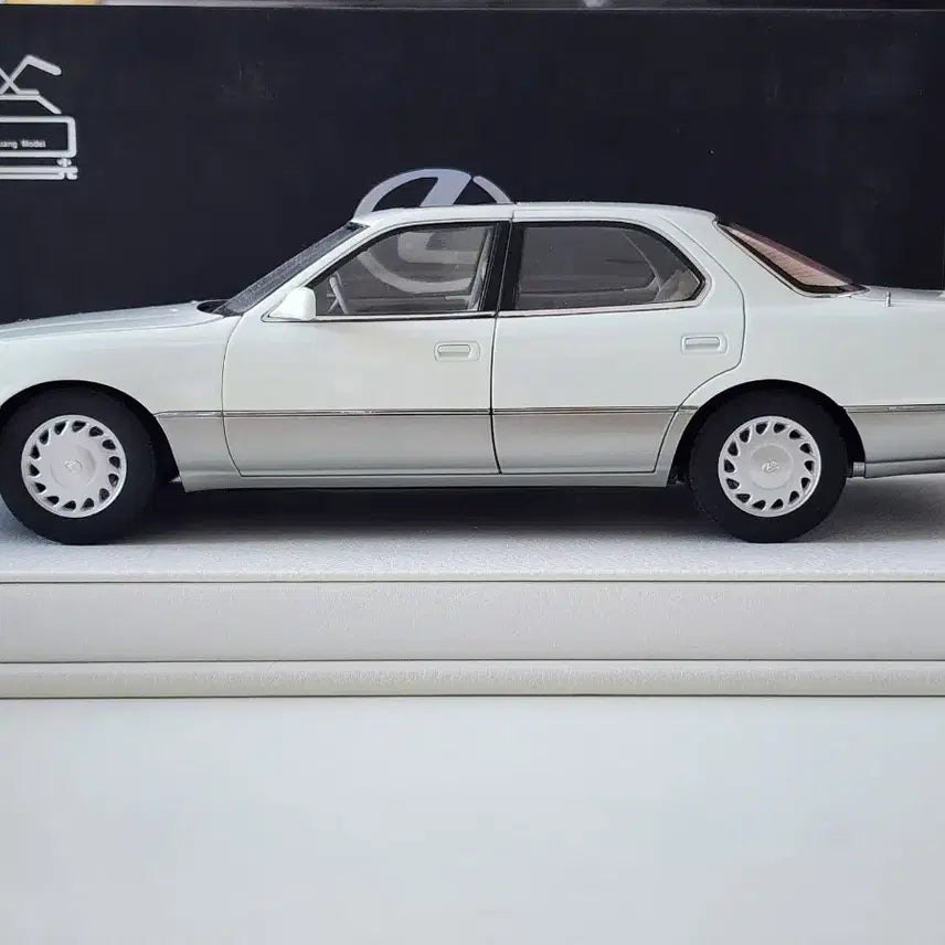 [BUNJANG] 1:18 Xiaoguang Lexus LS400 White Diecast Model / 1:18 샤오광 렉서스 LS400 화이트 다이캐스트