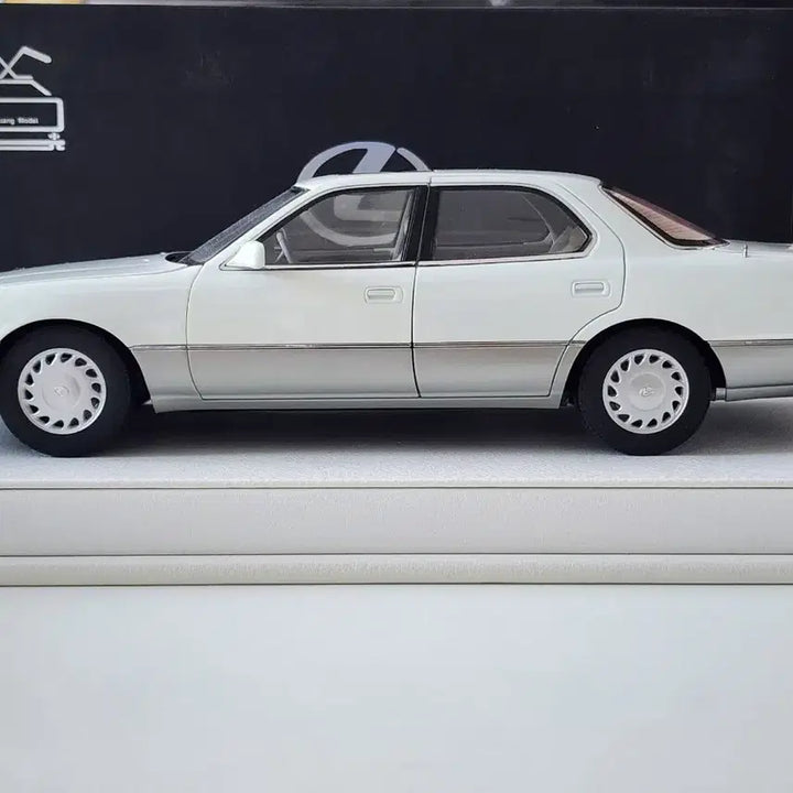 [BUNJANG] 1:18 Xiaoguang Lexus LS400 White Diecast Model / 1:18 샤오광 렉서스 LS400 화이트 다이캐스트