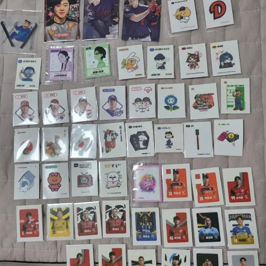 [BUNJANG] Assorted "Ddeubuseal" Sticker Collection / 각종 띠부씰 모음