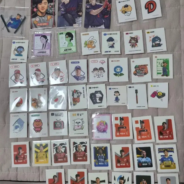 [BUNJANG] Assorted "Ddeubuseal" Sticker Collection / 각종 띠부씰 모음