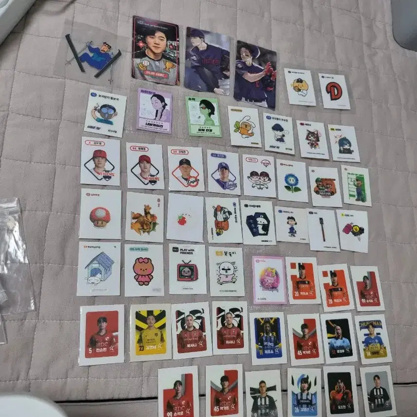 [BUNJANG] Assorted "Ddeubuseal" Sticker Collection / 각종 띠부씰 모음