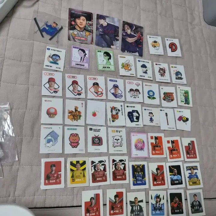 [BUNJANG] Assorted "Ddeubuseal" Sticker Collection / 각종 띠부씰 모음