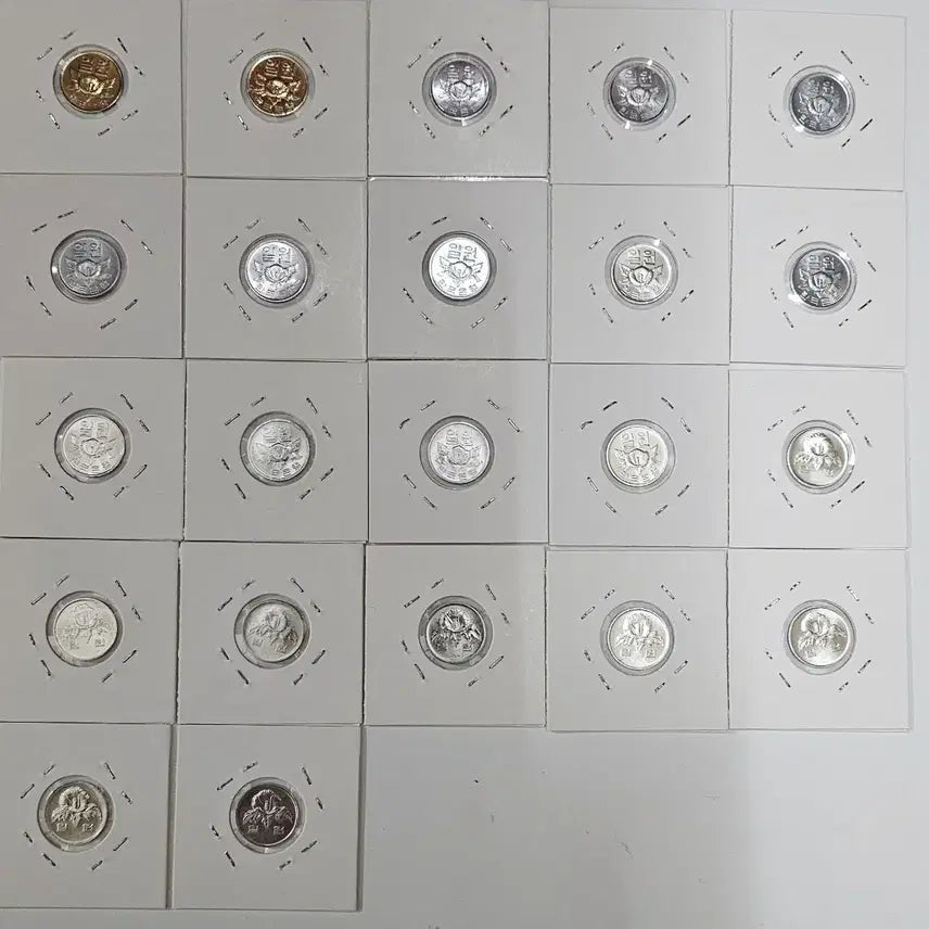 [BUNJANG] Korean 1 Won Coin Collection Set by Year / 한국 1원 동전 연도별 수집 세트