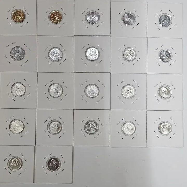 [BUNJANG] Korean 1 Won Coin Collection Set by Year / 한국 1원 동전 연도별 수집 세트