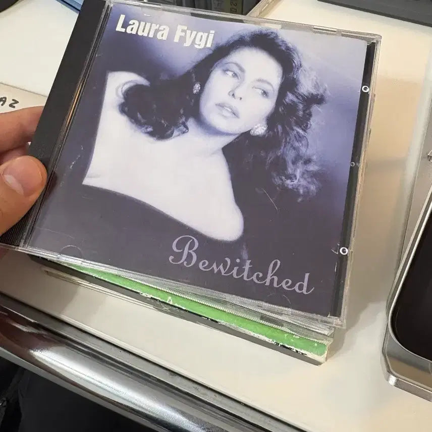 [BUNJANG] Laura Shigihara Bewitched CD Album / 로라피기 앨범