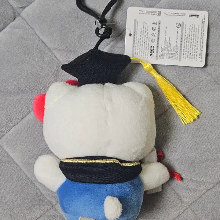 [BUNJANG] Sanrio Hello Kitty Graduation Cap Mini Plush Keychain New / (새상품) 산리오 헬로키티 뉴학사모 인형 키링