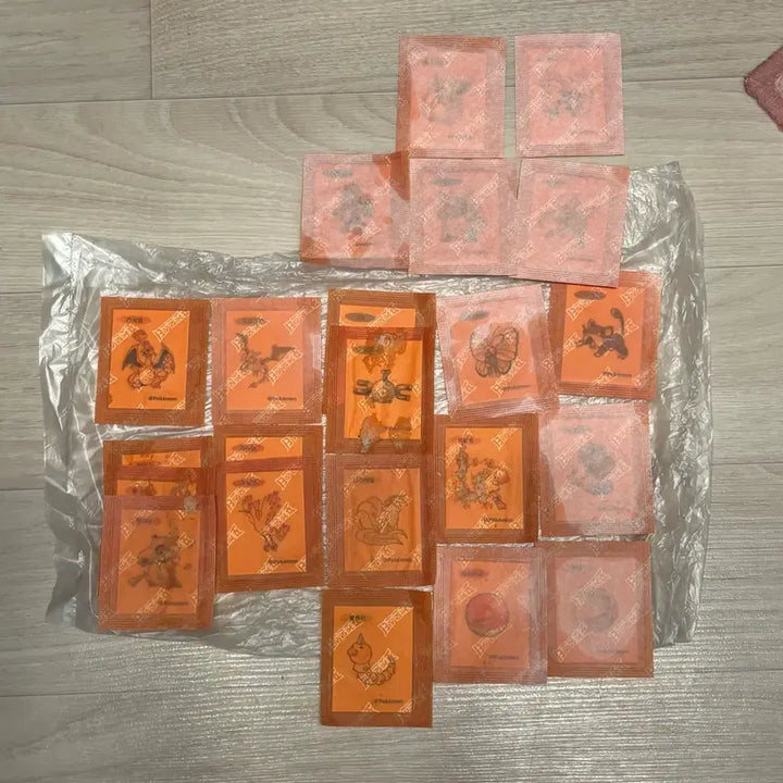 [BUNJANG] Pokemon Bread 30th Anniversary Sticker Bundle (24 Types Included) / 30주년 포켓몬빵 띠부실 24종 리자몽포함