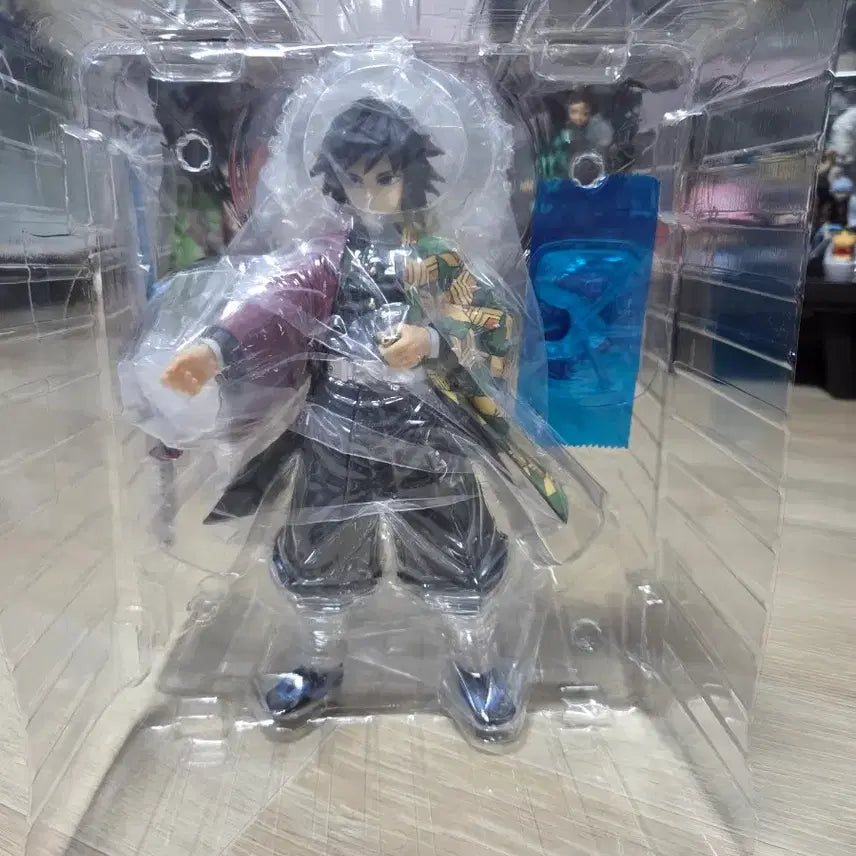 [BUNJANG] Demon Slayer: Kimetsu no Yaiba Ichiban Kuji Giyu C Prize &amp; Tanjiro A Prize Figure (Unsealed, No Box) / (개봉)귀멸의 칼날 제일복권 기유 C상 ,탄지로 A상(박스x)