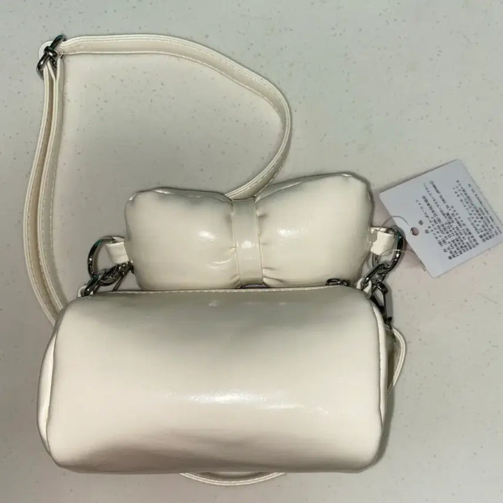 [BUNJANG] Sanrio Hello Kitty Ribbon Crossbody Bag / 산리오 헬로키티 리본 크로스백 가방