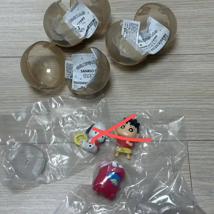[BUNJANG] Bandai Crayon Shin-chan x Sanrio Collaboration Gacha Tuxedo Sam / 판매) 반다이 짱구X산리오 콜라보 가챠 - 턱시도샘