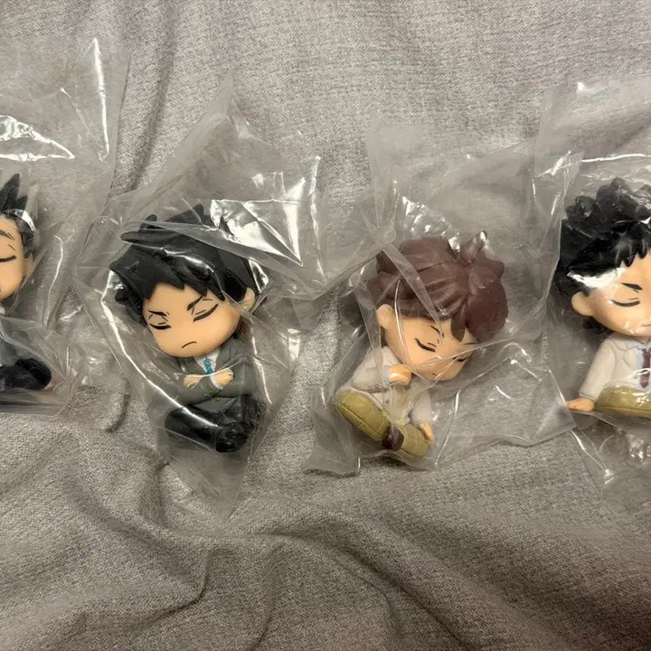 [BUNJANG] Haikyuu!! Shoulder Hug Gacha Set / [일괄] 하이큐 어깨쿵 가챠 보쿠토 아카아시 이와이즈미 오이카와 일괄