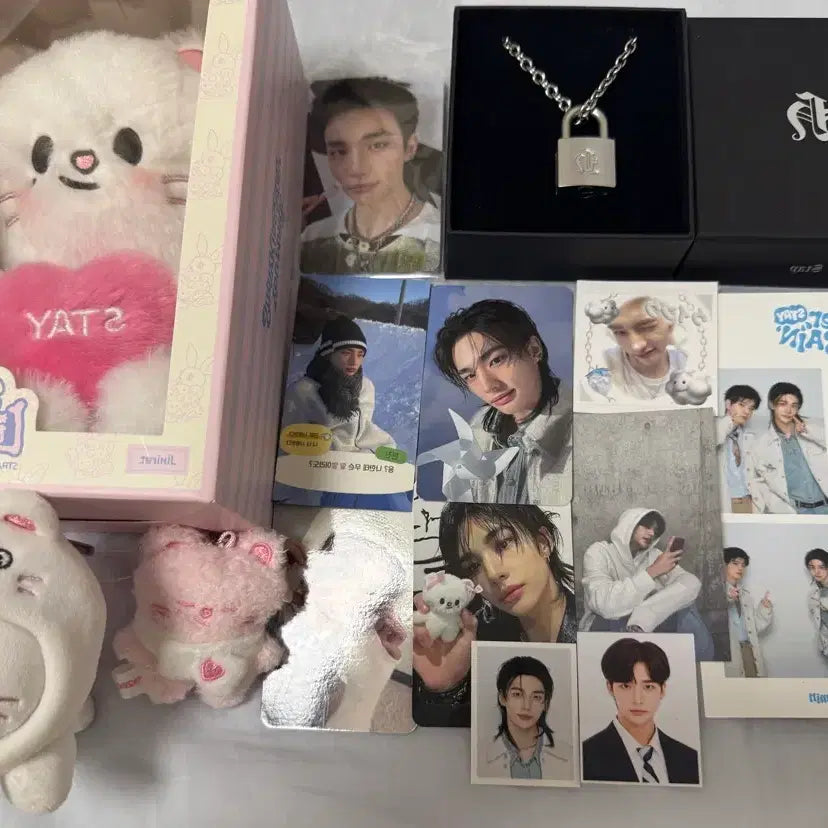[BUNJANG] JINNY LET 3-Piece Set with Hyunjin Voice Keychain / 현진목걸이+지니렛3+skz런잇첫콘 +중콘 입장포카