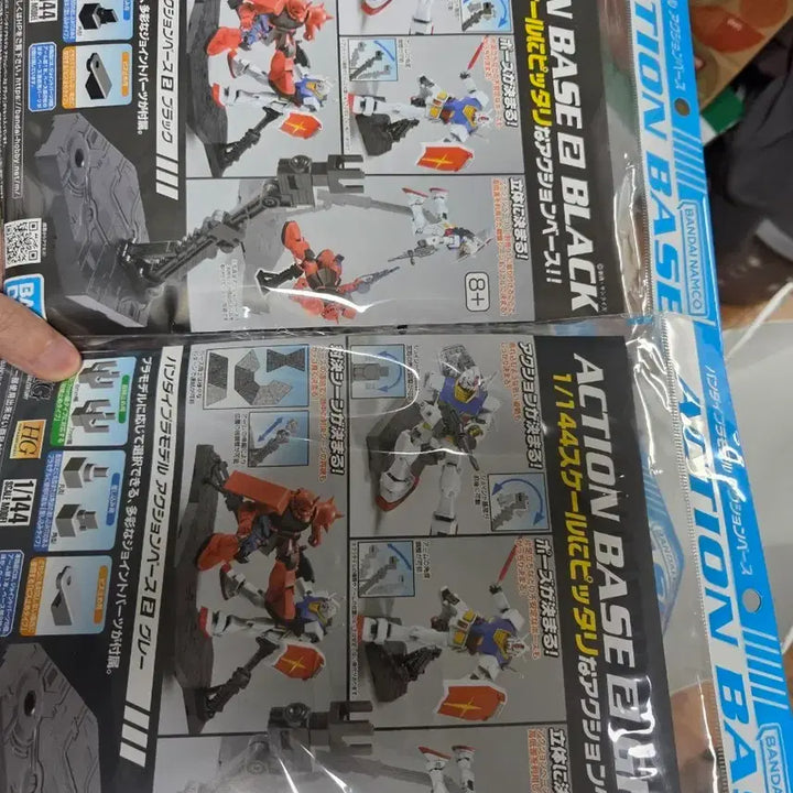 [BUNJANG] Action Base Model Kit Stands (3 pcs) &amp; Ruined City Battle Scene Base Set (1/144 Scale) / 건프라 스탠드 3개와 부서진 시가지 베이스 일괄 총 4개