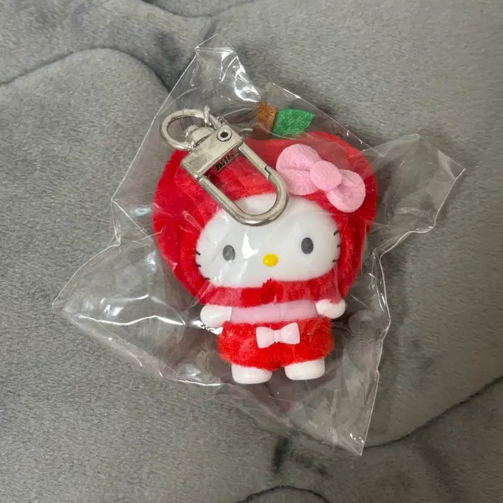 [BUNJANG] Sanrio Chibi-Tomo Apple Kitty Charm / 산리오 치비토모 사과 키티 키링 과일