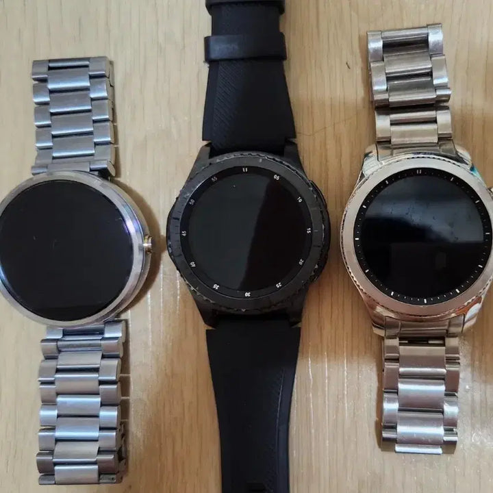 [BUNJANG] Motorola First Circular / Samsung Galaxy Gear 3 Smartwatch Set (3 Items) / 수집용 모토롤라 최초 원형/갤럭시 기어3 2점 총3점