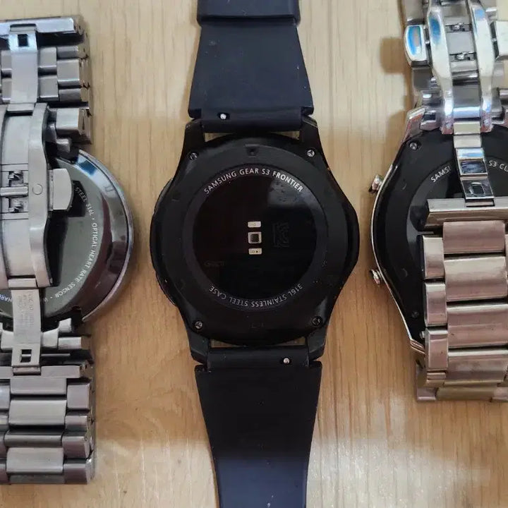 [BUNJANG] Motorola First Circular / Samsung Galaxy Gear 3 Smartwatch Set (3 Items) / 수집용 모토롤라 최초 원형/갤럭시 기어3 2점 총3점