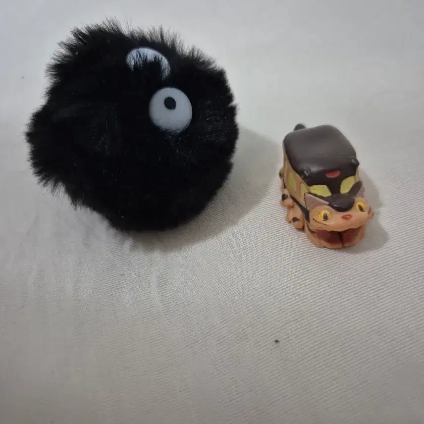 [BUNJANG] Studio Ghibli My Neighbor Totoro Dust Bunnies &amp; Catbus Figures Bundle Set / 판매) 지브리 토토로 먼지 고양이버스 피규어 일괄