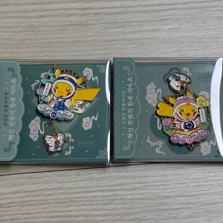 [BUNJANG] Pokemon Traditional Edition Hanbok Pikachu Pin Badge Set (Male &amp; Female) - 2 Types, Sealed / 포켓몬 전통 에디션 한복 피카츄 암수 핀뱃지 2종 미개봉