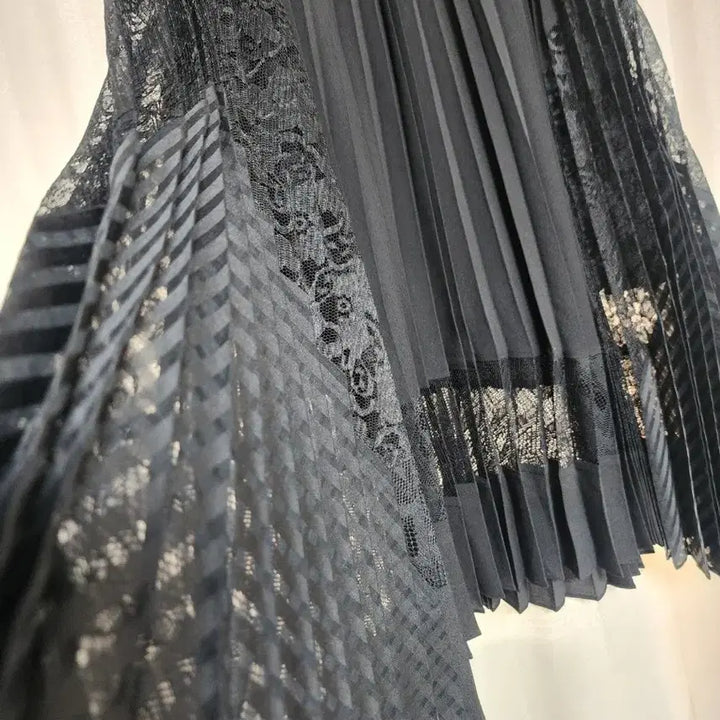 [BUNJANG] Minimum Black Midi Dress Lace Top Pleated Skirt / 미니멈 원피스