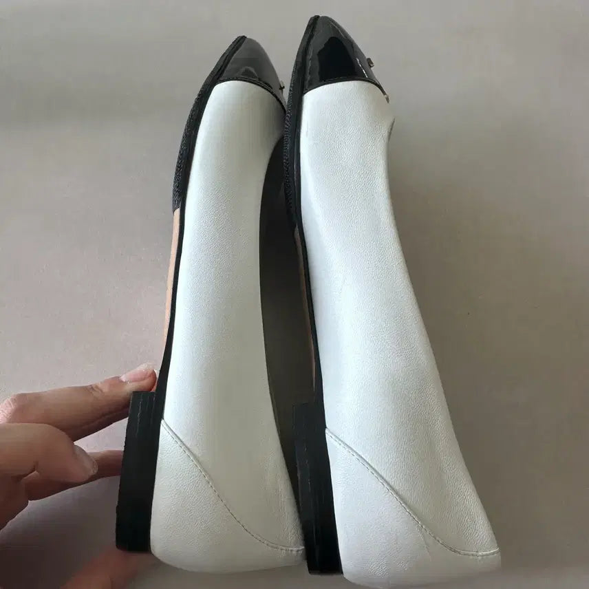 [BUNJANG] Louis Vuitton Capucines Flat Ballerina Shoes / 루이비통 카퓌신 플랫 발레리나 37.5