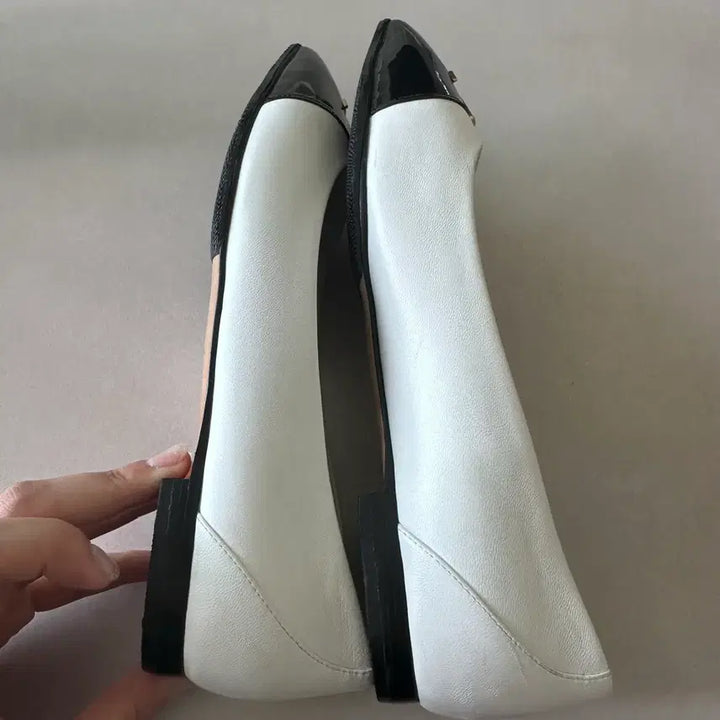[BUNJANG] Louis Vuitton Capucines Flat Ballerina Shoes / 루이비통 카퓌신 플랫 발레리나 37.5
