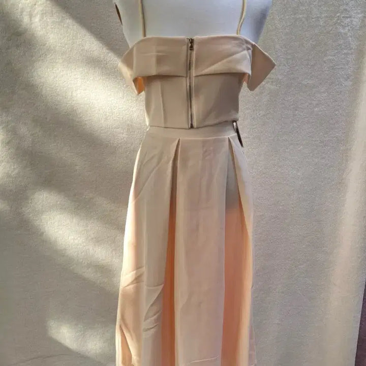 [BUNJANG] Off-Shoulder Sleeveless Flare Skirt Two-Piece Set / 오프숄더 민소매 나시 플레어 스커트 투피스 세트