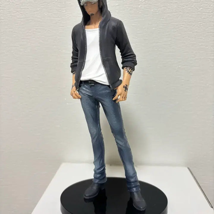 [BUNJANG] One Piece Trafalgar Law Jeansfreak B Color Figure / 원피스 트라팔가 로우 진스프릭 B컬러 화이트  판매합니다