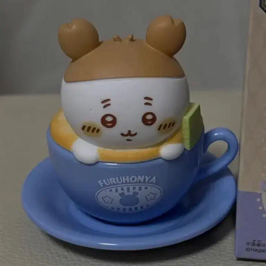 [BUNJANG] Chiikawa Latte Art Kani Cup Figure Case / 치이카와 라떼아트 카니 컵 피규어 케이스