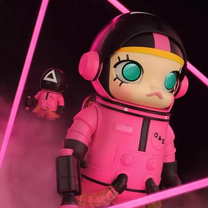 [BUNJANG] Molly Space 400% Squid Game Guard Figure / 몰리 스페이스400% 오징어게임 가드