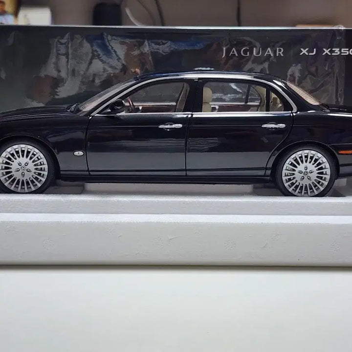 [BUNJANG] Almost Real 1:18 Jaguar XJ6 XJ350 Black Limited Edition Diecast Model / 1:18 올모스트리얼 재규어 XJ6 XJ350 블랙 한정판 다이캐스트