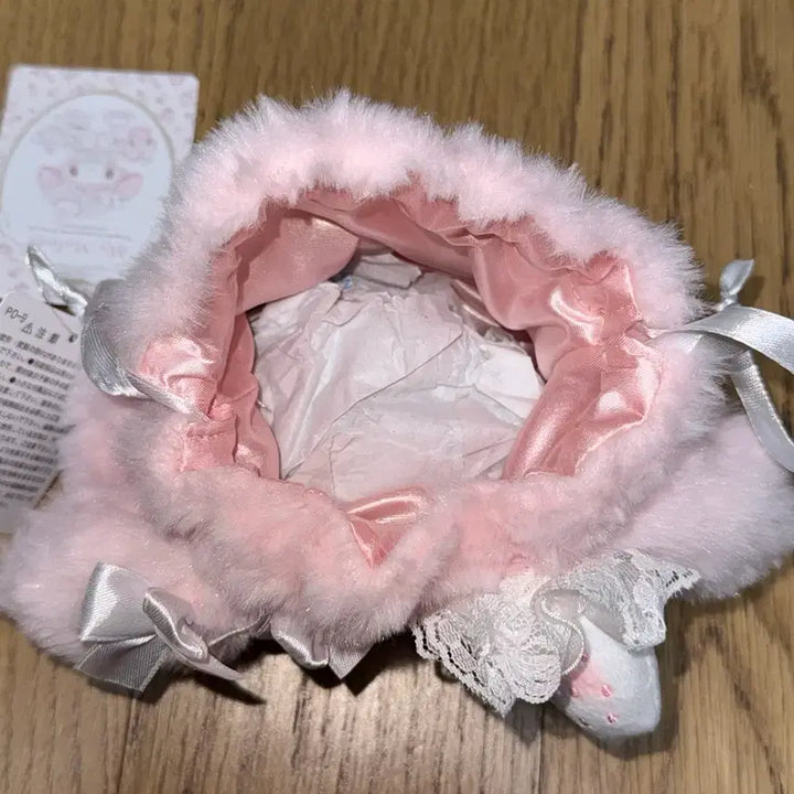 [BUNJANG] My Melody Shiro Ichigo Teatime Soft Face Pouch / 일본가) 마이멜로디 시로 이치고 티타임 / 보들보들 페이스 건착 파우치