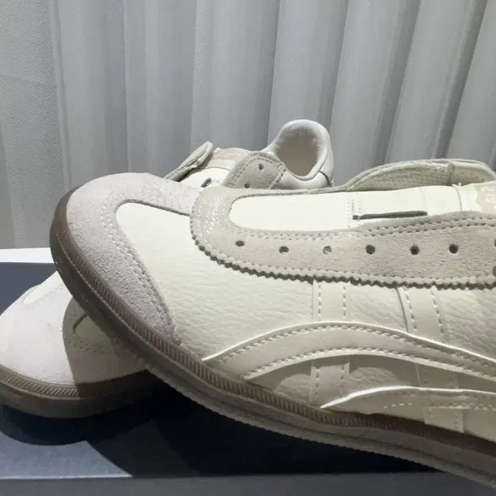 [BUNJANG] Onitsuka Tiger 1183C290-100 Retro Sneakers / 오니츠카타이거 1183C290-100 레트로 운동화