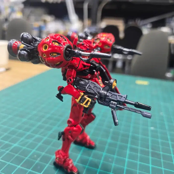 [BUNJANG] HG Zaku Aqueous Red Gundam Custom Painted Model Kit / hg 건담지쿠악스  붉은건담 도색작