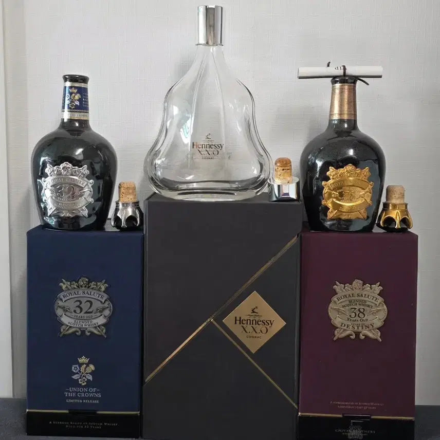 [BUNJANG] Royal Salute 32 Year, 38 Year &amp; Hennessy XO Empty Bottles with Case Bundle / 로얄살루트 헤네시 공병