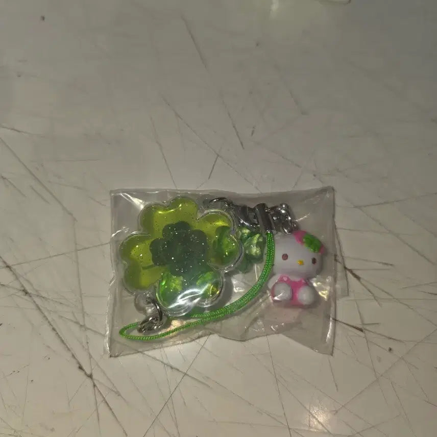 [BUNJANG] Sanrio Secret Clover Charm Kitty Strap / 산리오 시크릿 헤이세이클로버 스트랩 네잎클로버 키티 양도합니다